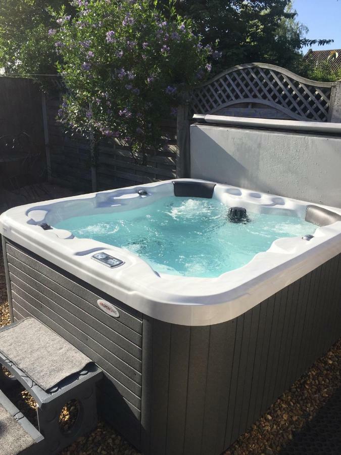 Saving Grace With Private Hot Tub Villa Bawdeswell Eksteriør bilde