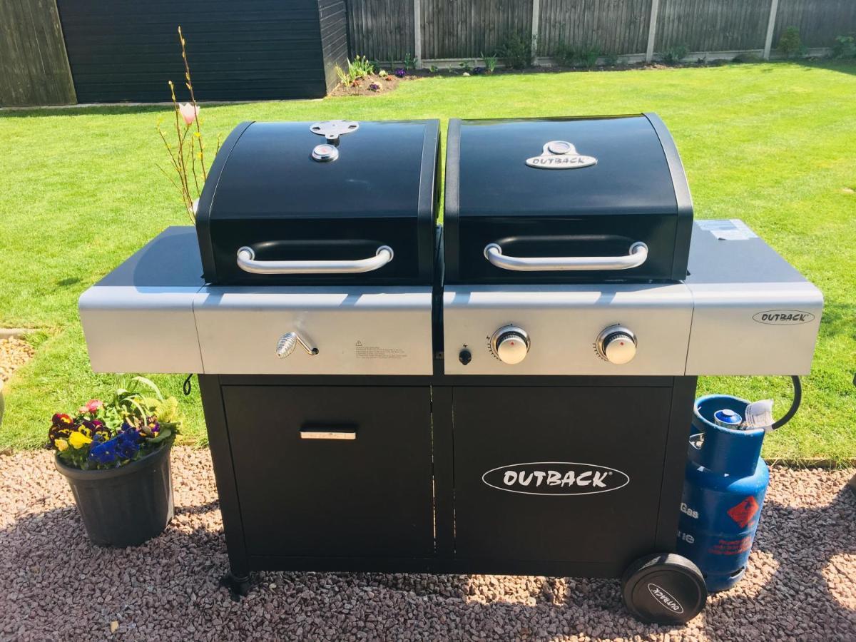 Saving Grace With Private Hot Tub Villa Bawdeswell Eksteriør bilde